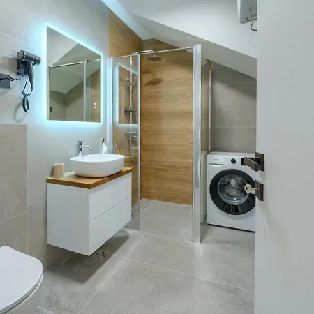 Highland - Unit 3 & 5 Apartment