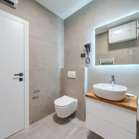 Highland - Unit 3 & 5 سبليت