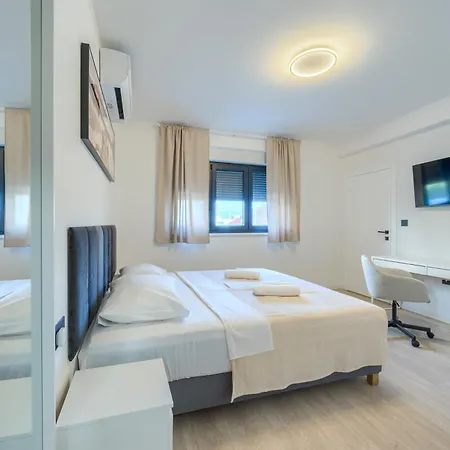 Highland - Unit 3 & 5 *