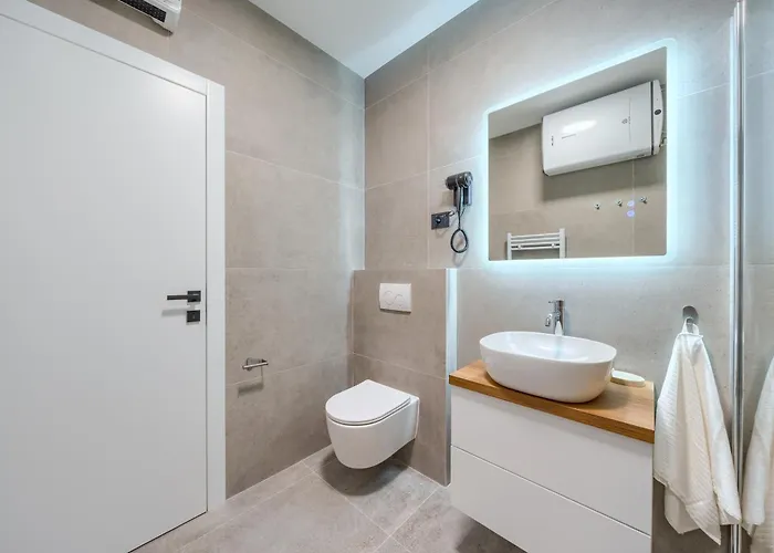 Highland - Unit 3 & 5 Split