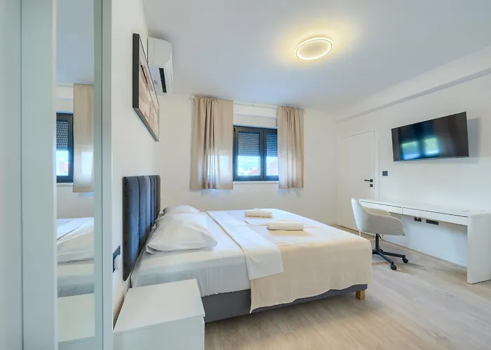 Highland - Unit 3 & 5 *