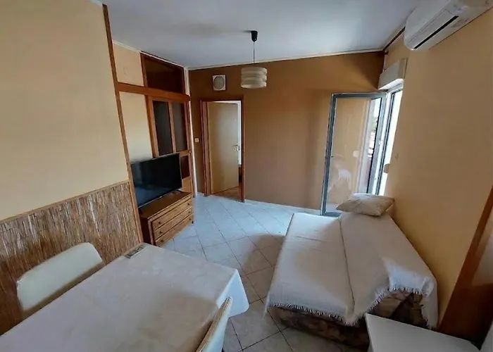 Highland - Unit 3 & 5 * Split